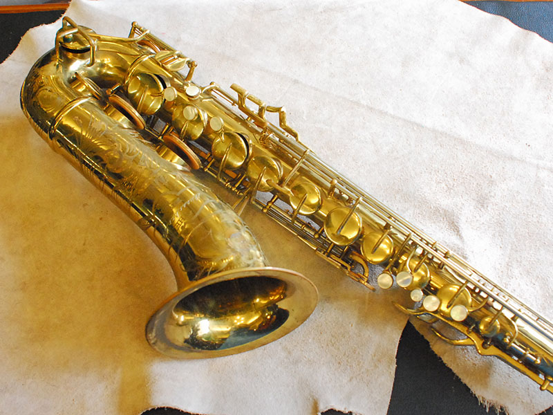 BUESCHER 400 Top Hat & Cane テナーサックス