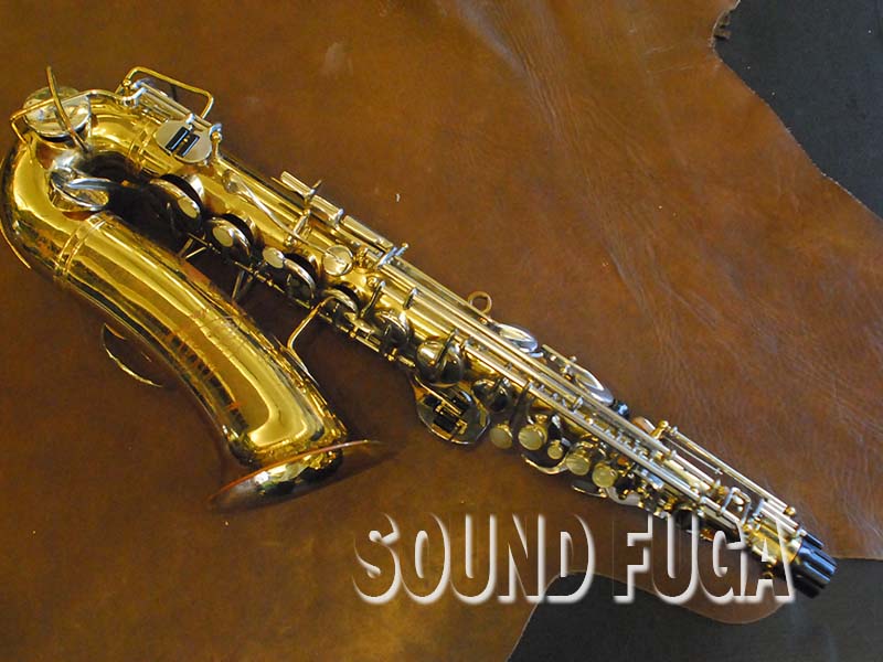 BUESCHER　ARISTOCRAT　アルトサックス